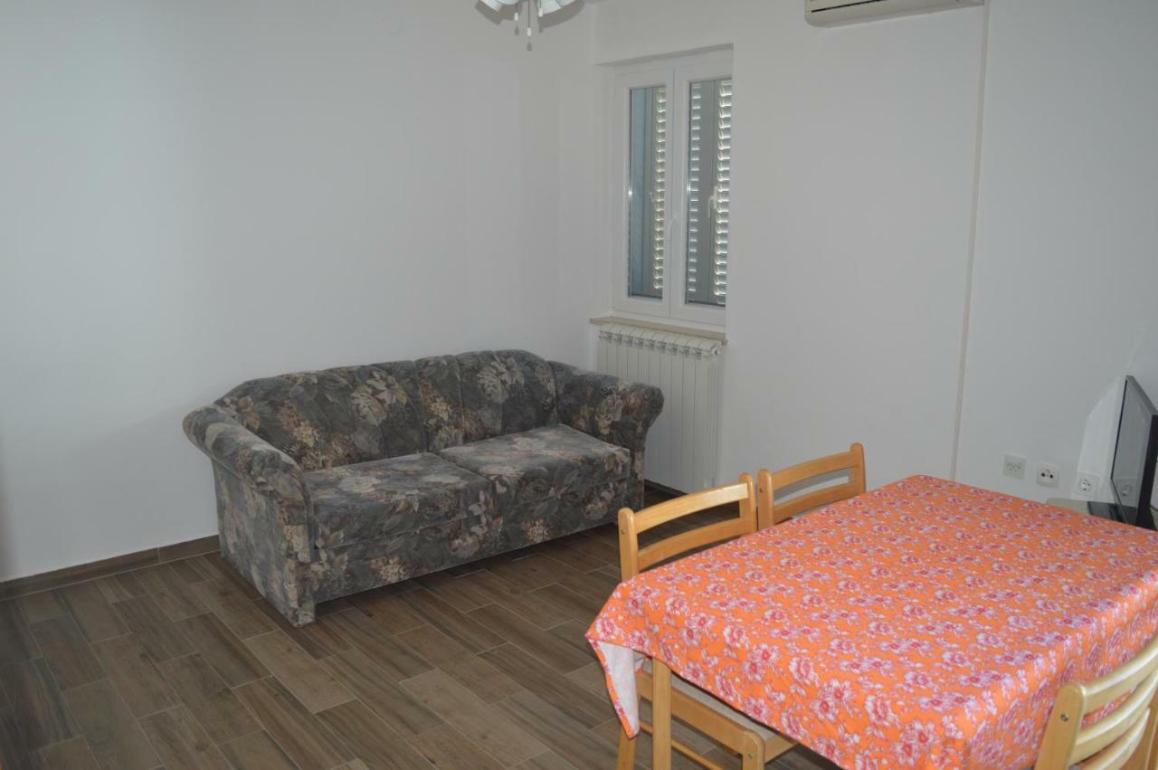Apartments Charlie Крк Экстерьер фото