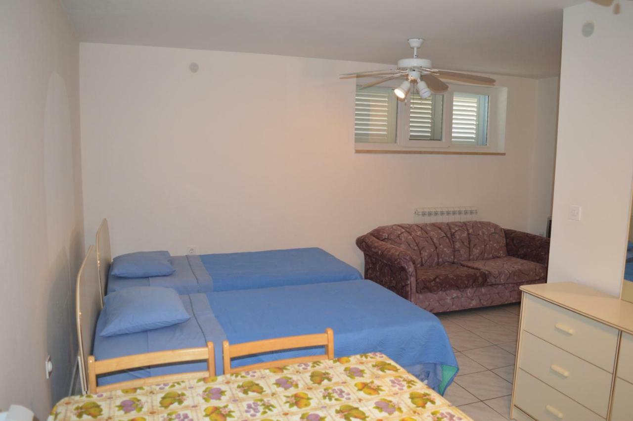 Apartments Charlie Крк Экстерьер фото